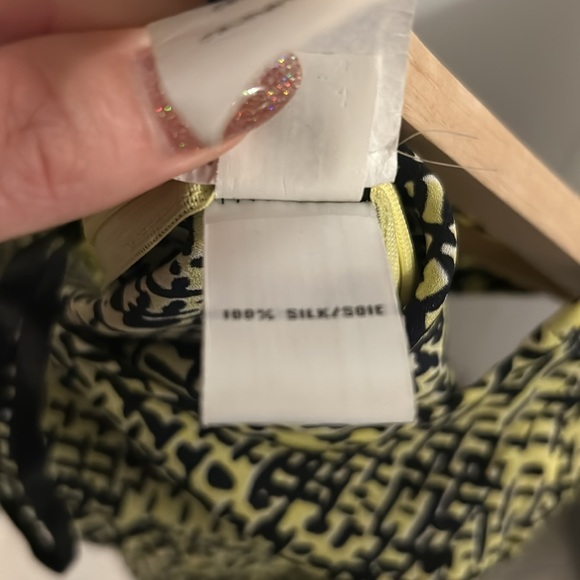 DIANE VON FURSTENBERG 💛100% Silk faux wrap Dress size 2 - Picture 5 of 5